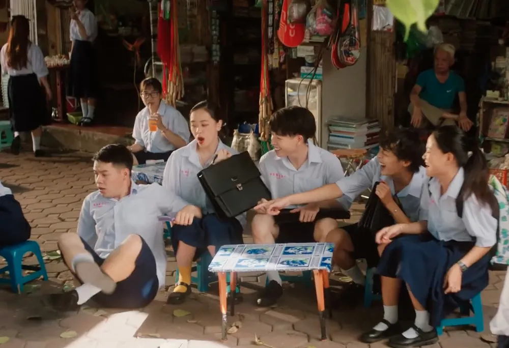 Đức Phúc bùng nổ ​với MV “Người ơi người ở đừng về” ảnh 10