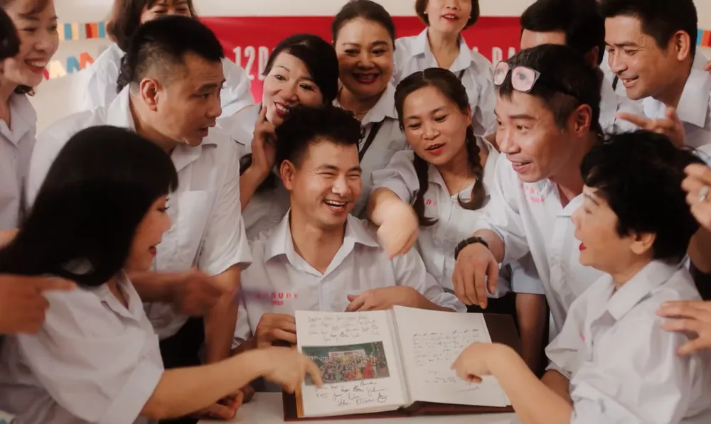 Đức Phúc bùng nổ ​với MV “Người ơi người ở đừng về” ảnh 2