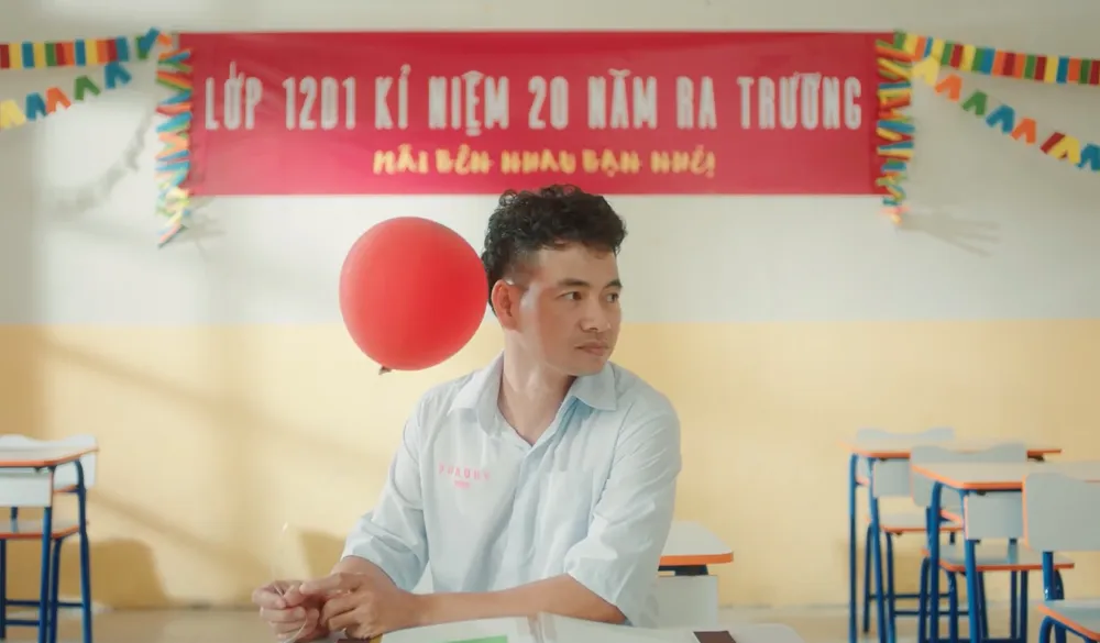 Đức Phúc bùng nổ ​với MV “Người ơi người ở đừng về” ảnh 4