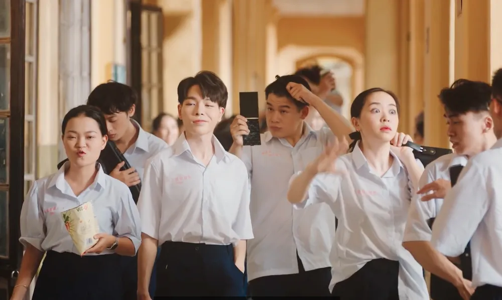 Đức Phúc bùng nổ ​với MV “Người ơi người ở đừng về” ảnh 6