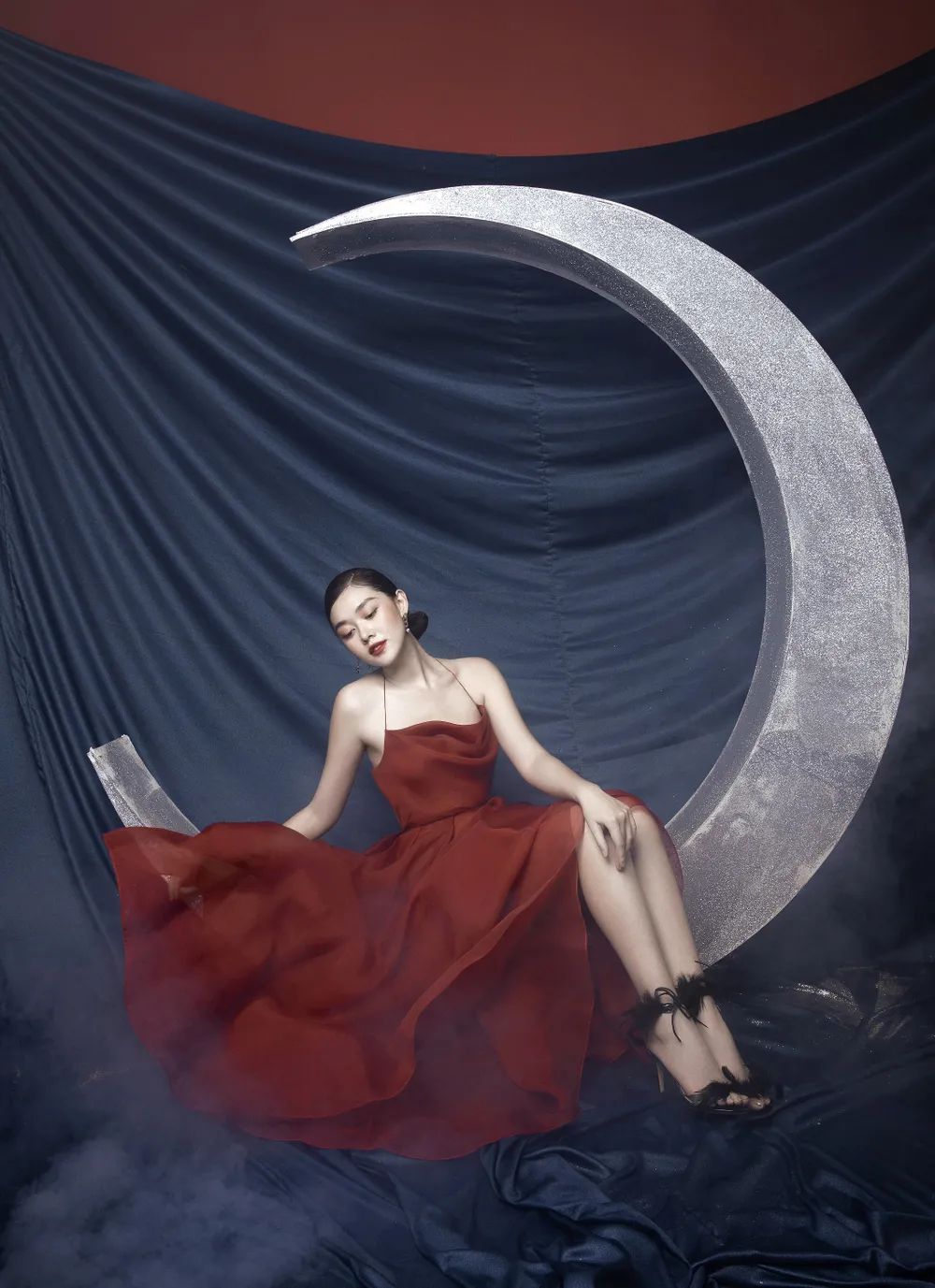 Á hậu Tường San đẹp ma mị trong bộ ảnh đón trung thu ảnh 1