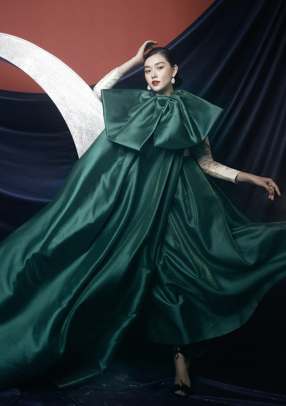 Á hậu Tường San đẹp ma mị trong bộ ảnh đón trung thu ảnh 9