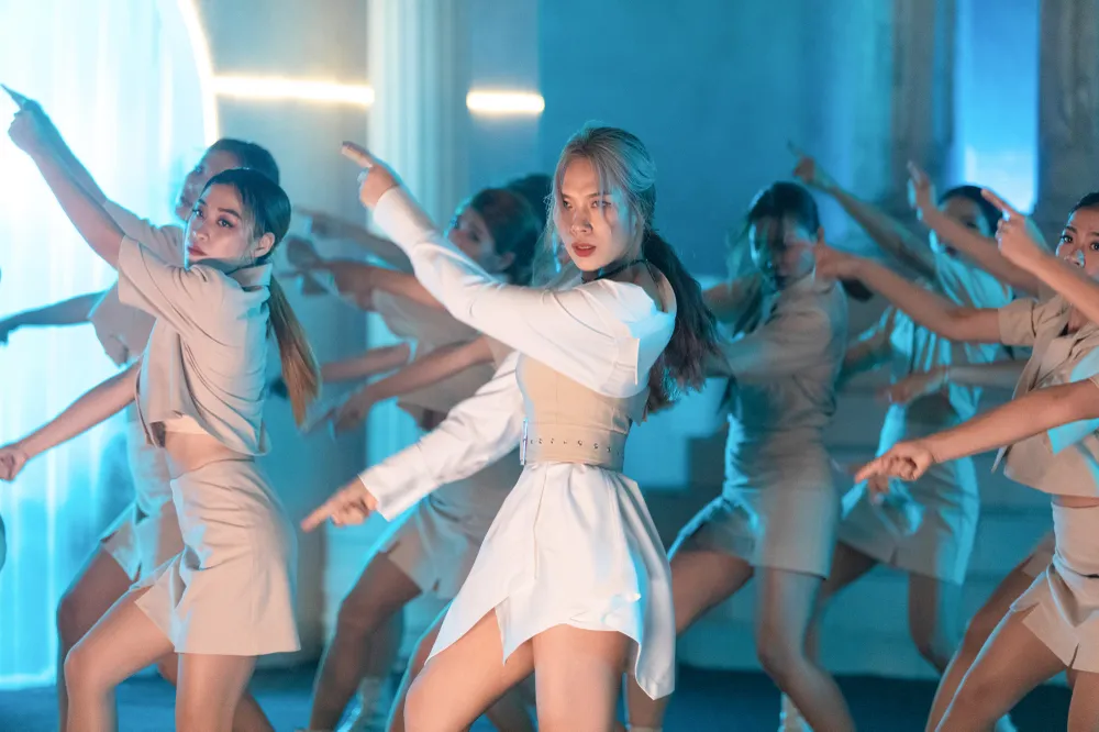 MV mới của Mỹ Tâm lọt Top 9 YouTube sau 12 giờ ra mắt ảnh 4