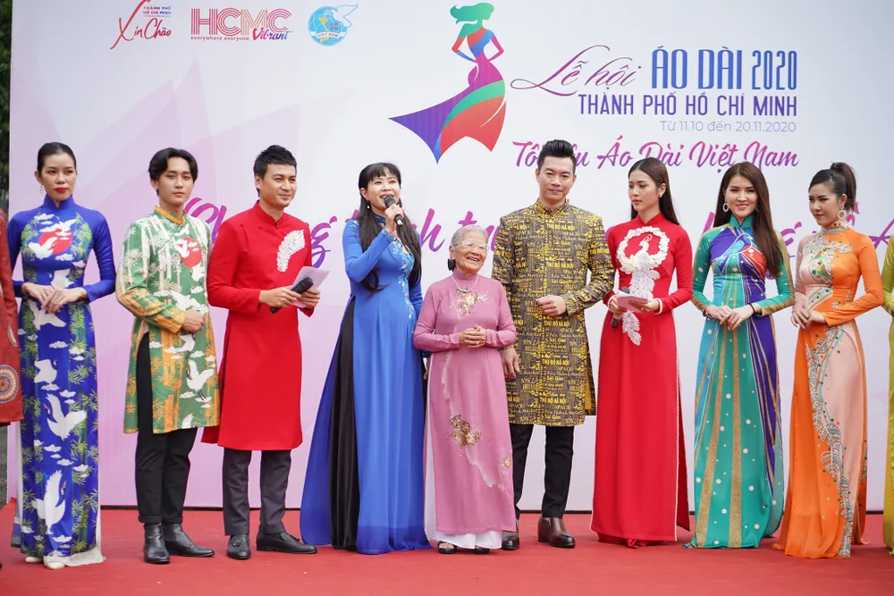 NSƯT Phi Điểu và nhiều nghệ sĩ truyền cảm hứng tình yêu áo dài tại các điểm du lịch TPHCM ảnh 4