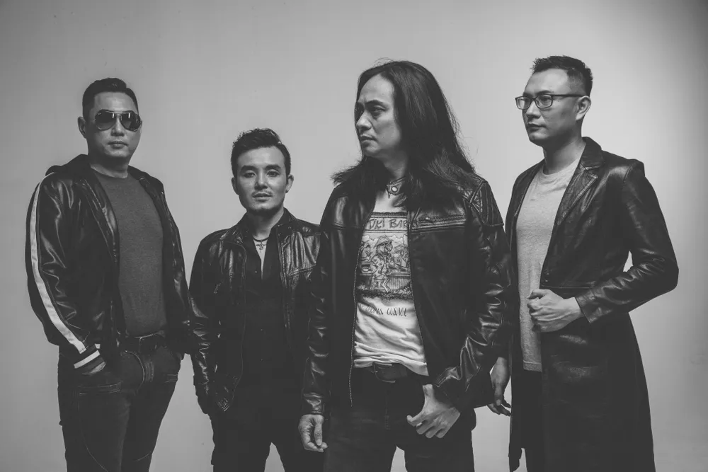 “Tháng mười” và sự trở lại của Ban nhạc Bức Tường ảnh 2