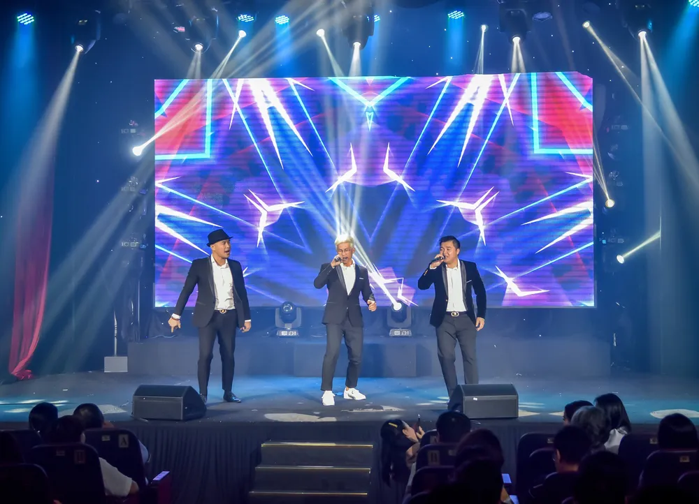 Nhiều cá nhân, đơn vị tiếp tục hỗ trợ người dân bị thiệt hại do bão lũ ảnh 7