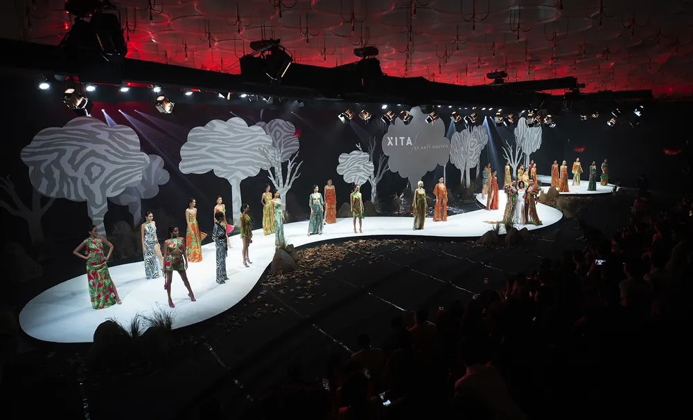 Khánh Vân, Lan Khuê, Lương Thuỳ Linh, Tường San khai mạc Vietnam Runway Fashion Week 2020 ảnh 10