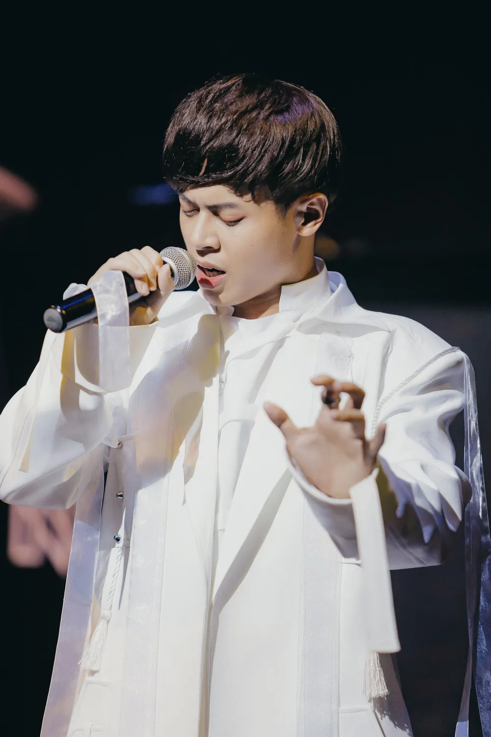 Wowy, Thùy Chi, Hiền Hồ, Chillies, Dế Choắt… "đốt nóng" Làn sóng xanh Party tháng 11 ảnh 4