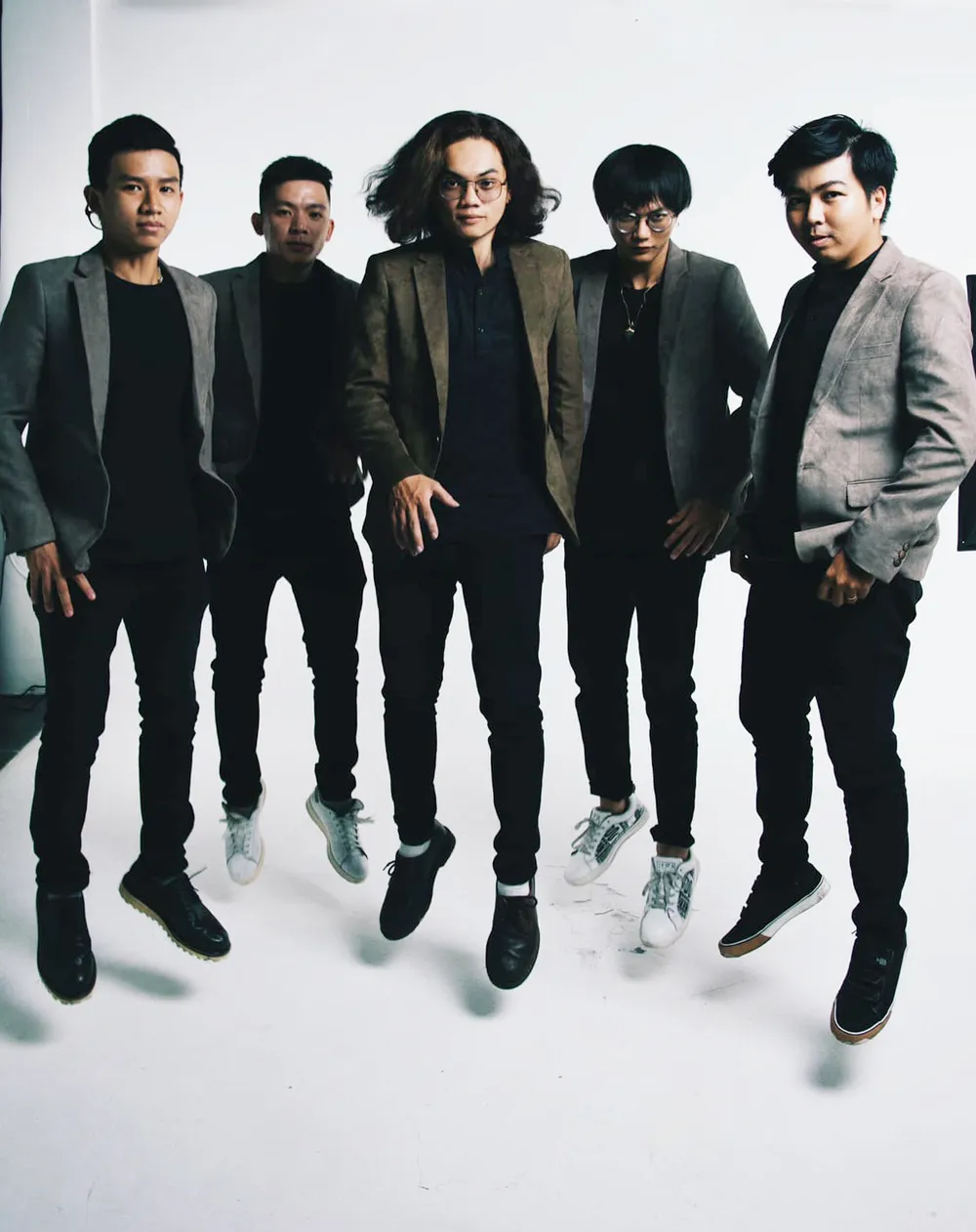 Wowy, Thùy Chi, Hiền Hồ, Chillies, Dế Choắt… "đốt nóng" Làn sóng xanh Party tháng 11 ảnh 1