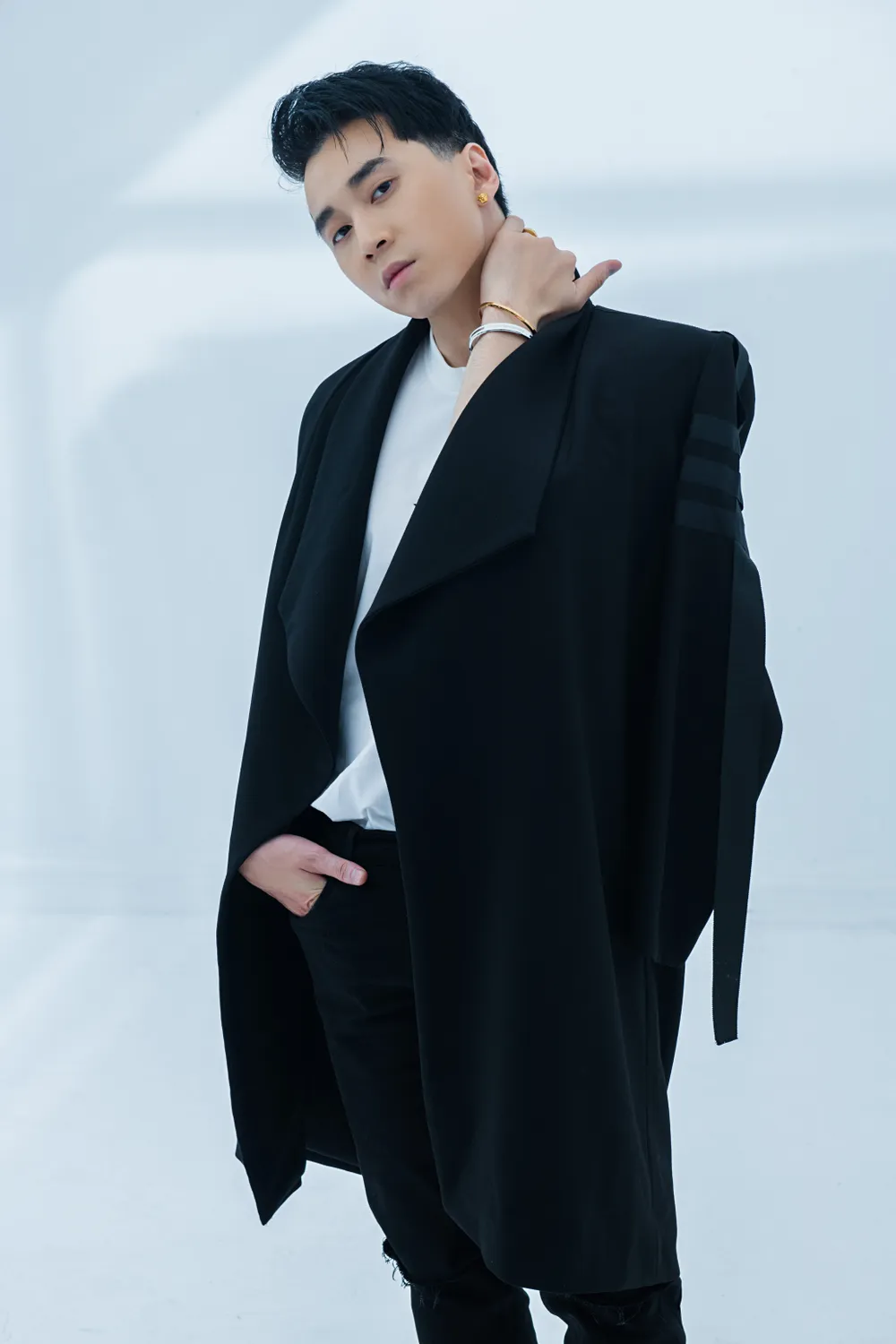 Karik nhận nút vàng YouTube   ảnh 2