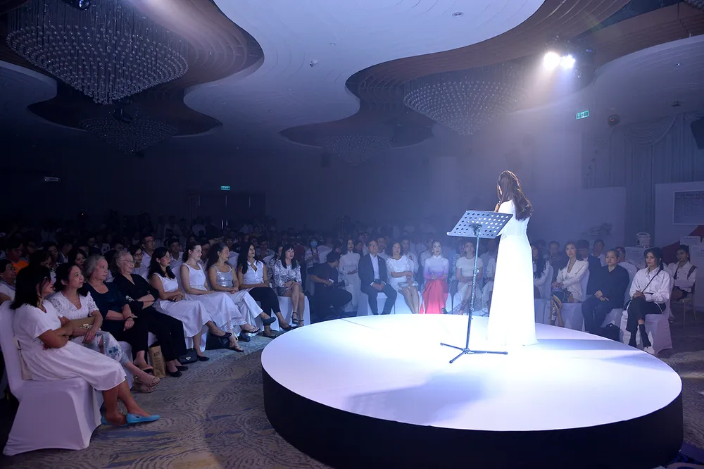 Đông đảo nghệ sĩ đồng hành đêm hội ngộ “Cảm xúc 30 năm” ảnh 2