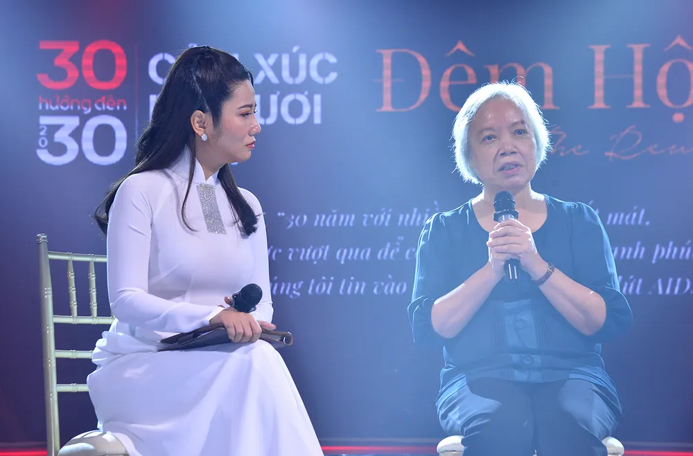 Đông đảo nghệ sĩ đồng hành đêm hội ngộ “Cảm xúc 30 năm” ảnh 10