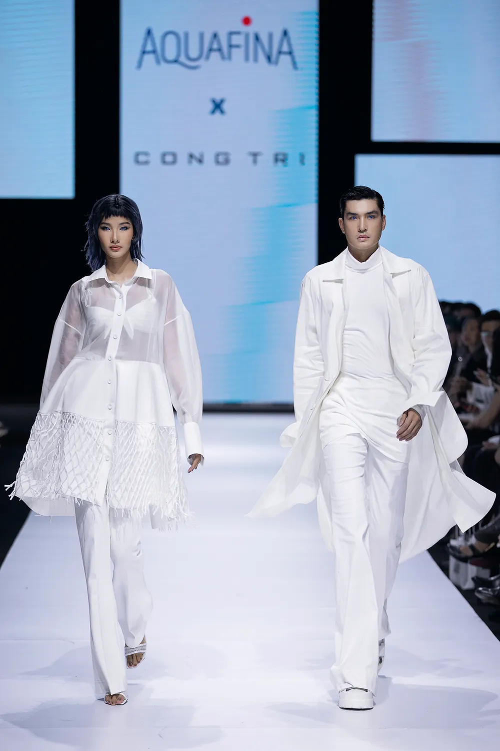Hoa hậu Đỗ Thị Hà lần đầu catwalk khai mạc Aquafina Vietnam International Fashion Week 2020 ảnh 9