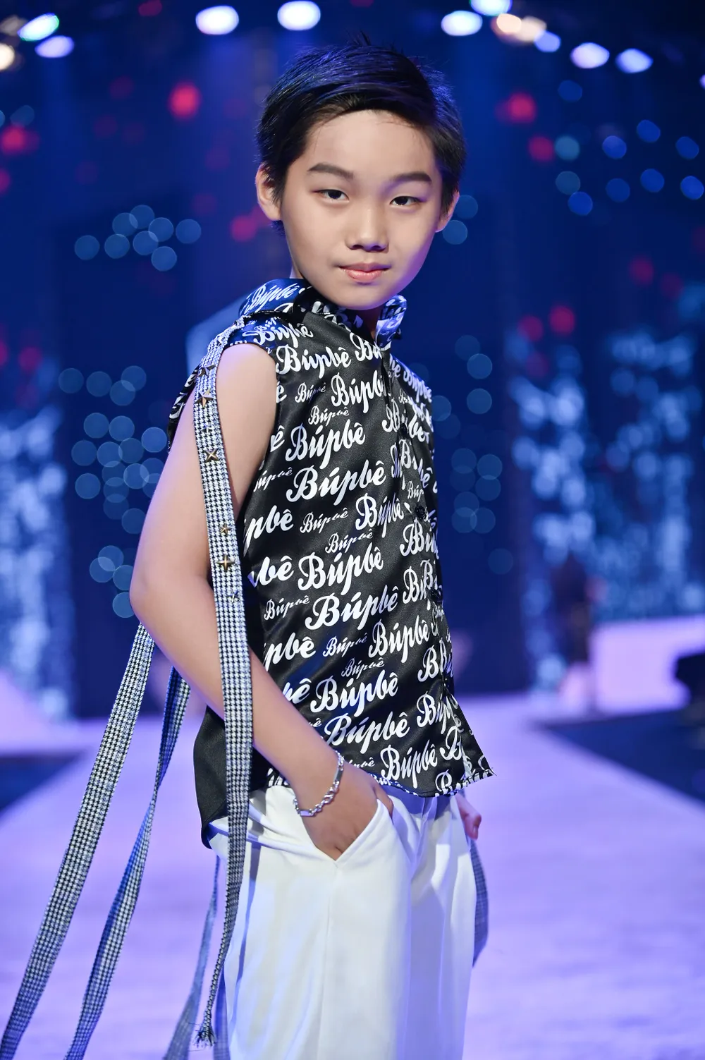 Hoa hậu Lương Thùy Linh, Á hậu Kiều Loan trình diễn “Búp bê show” của NTK Phương Ly ảnh 10