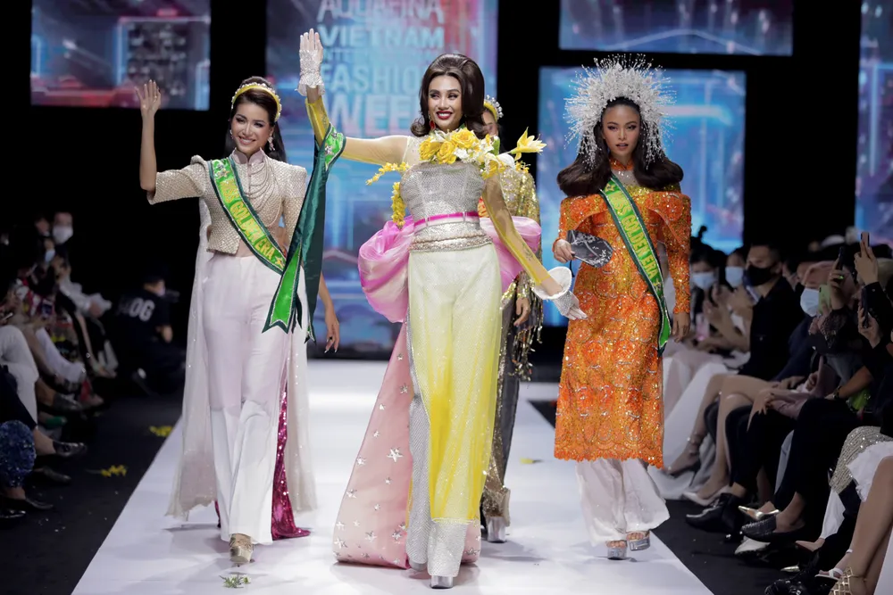 Dàn hoa hậu, á hậu rực rỡ trong Tuần lễ Thời trang Quốc tế Việt Nam 2020 ảnh 13