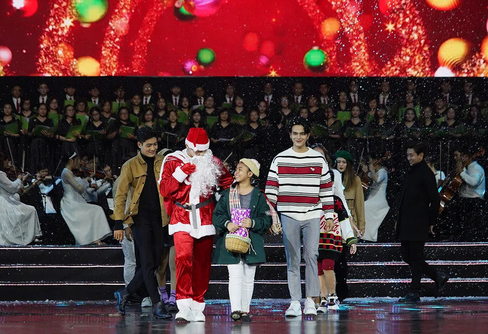 Quang Dũng, Đàm Vĩnh Hưng, Hạ Trâm hát mừng “Giáng sinh 2020 - Ánh sáng Tình yêu” ảnh 2