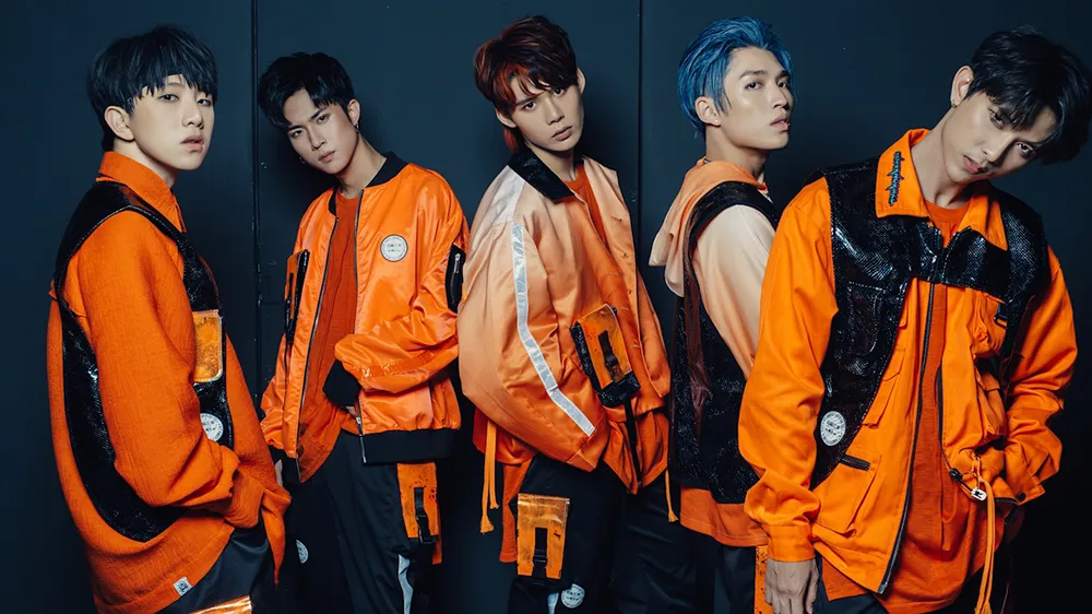 Dàn sao đình đám hội tụ tại lễ hội Countdown Lights 2021 ở phố đi bộ ảnh 8