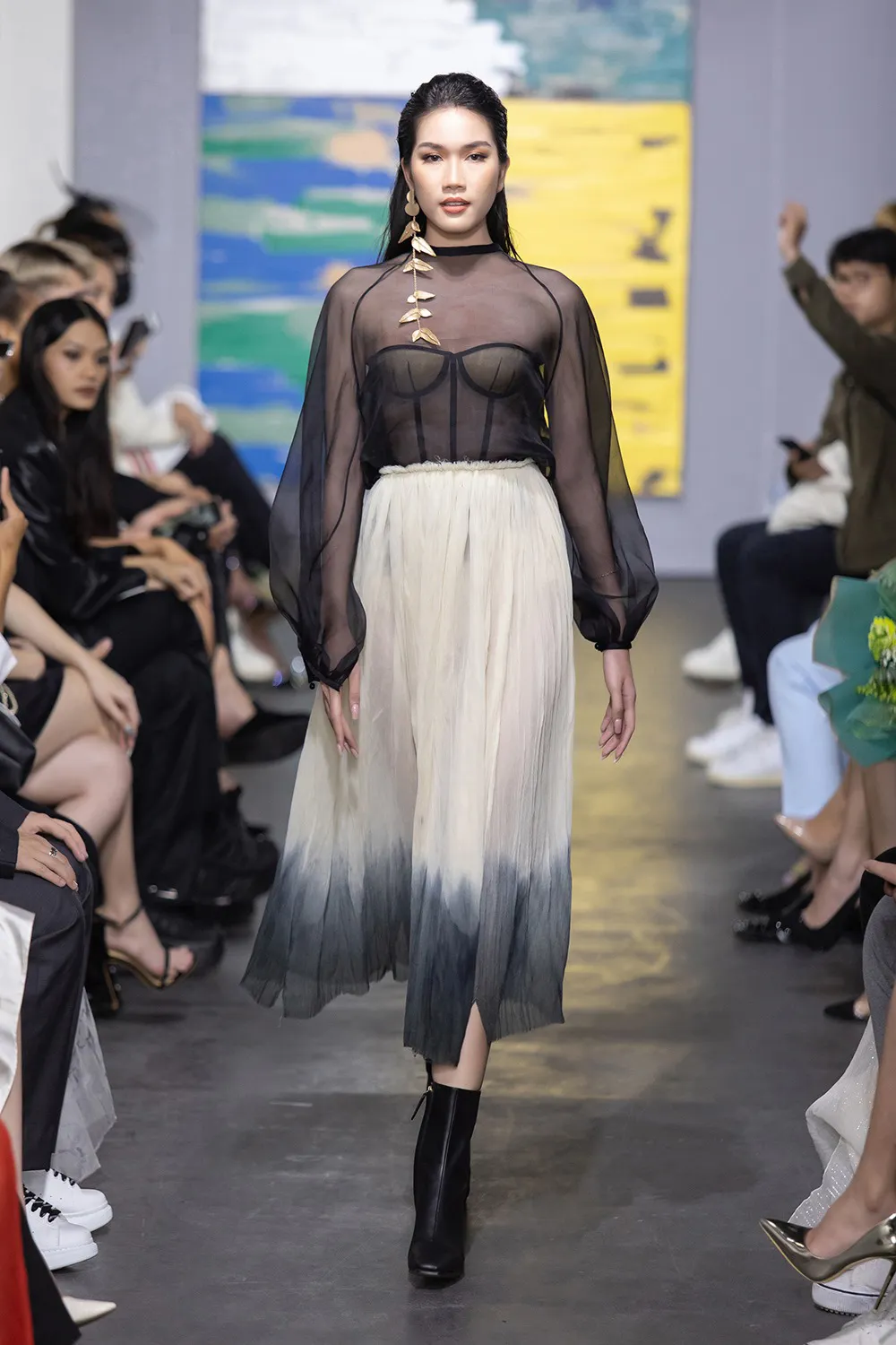 NTK Trần Hùng tổ chức show thời trang tại Việt Nam thuộc khuôn khổ London Fashion Week ảnh 3