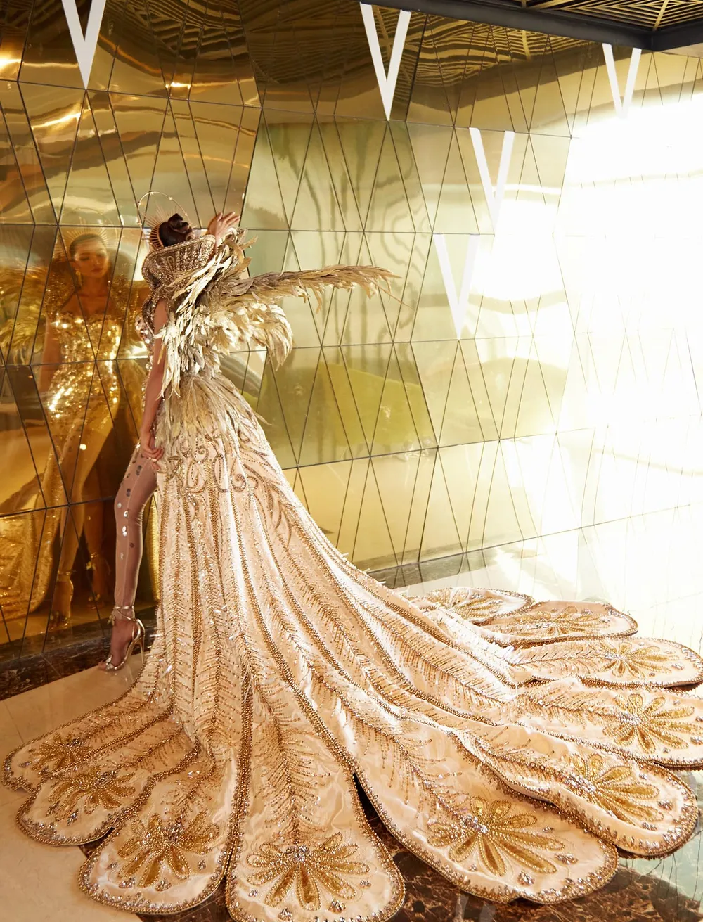 Hoa hậu H’Hen Niê hoá thân thành “Nữ thần Mặt trời” ảnh 2