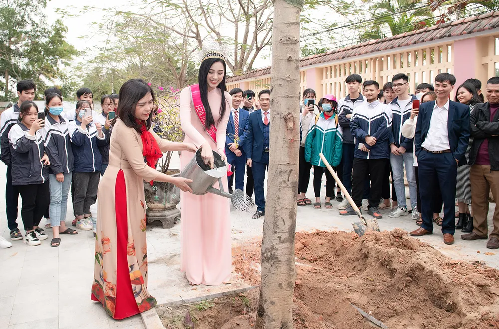 Hoa Hậu Đỗ Hà lập Quỹ học bổng Đỗ Hà dành cho học sinh nghèo hiếu học ảnh 4