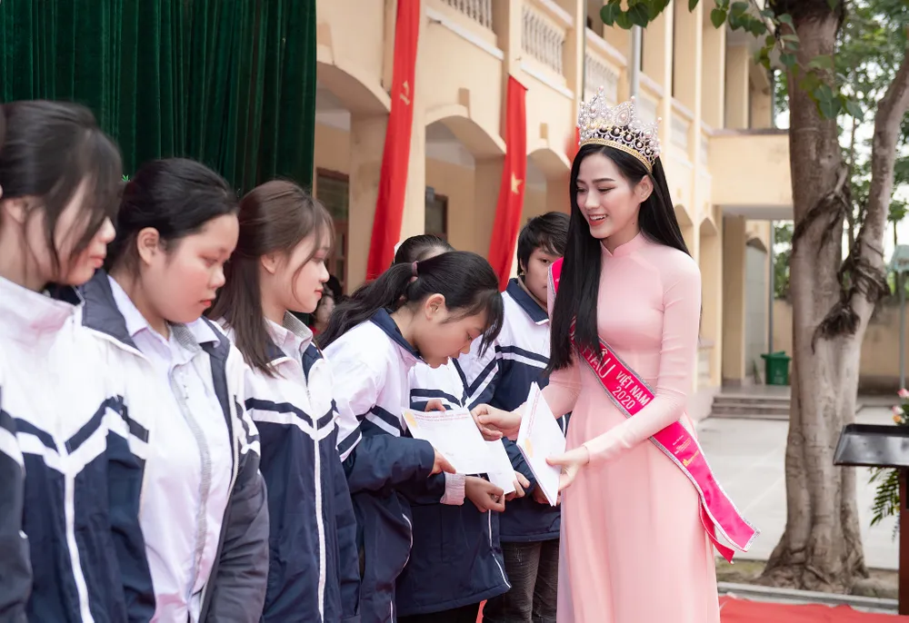 Hoa Hậu Đỗ Hà lập Quỹ học bổng Đỗ Hà dành cho học sinh nghèo hiếu học ảnh 3