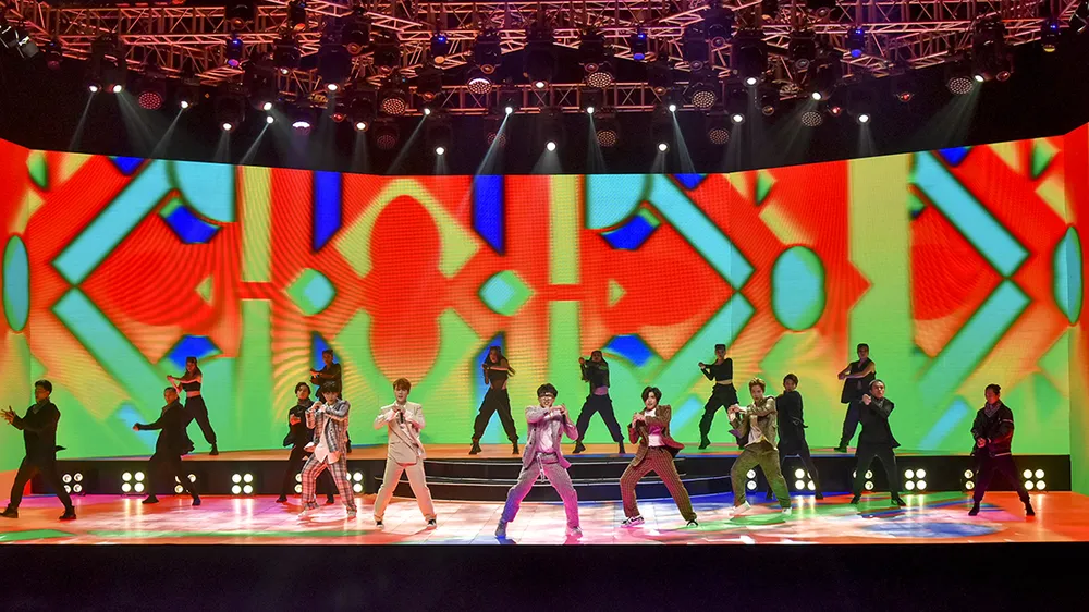 Phố đi bộ Nguyễn Huệ xuất hiện cực “ảo” tại Lễ hội Ánh sáng 2021  ảnh 5