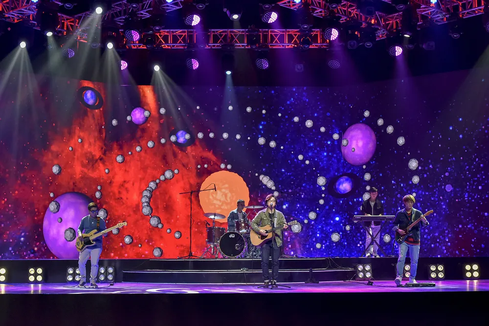 Phố đi bộ Nguyễn Huệ xuất hiện cực “ảo” tại Lễ hội Ánh sáng 2021  ảnh 2