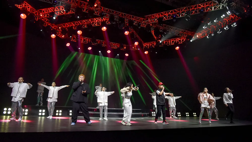 Phố đi bộ Nguyễn Huệ xuất hiện cực “ảo” tại Lễ hội Ánh sáng 2021  ảnh 1