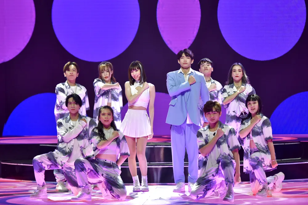 Phố đi bộ Nguyễn Huệ xuất hiện cực “ảo” tại Lễ hội Ánh sáng 2021  ảnh 6