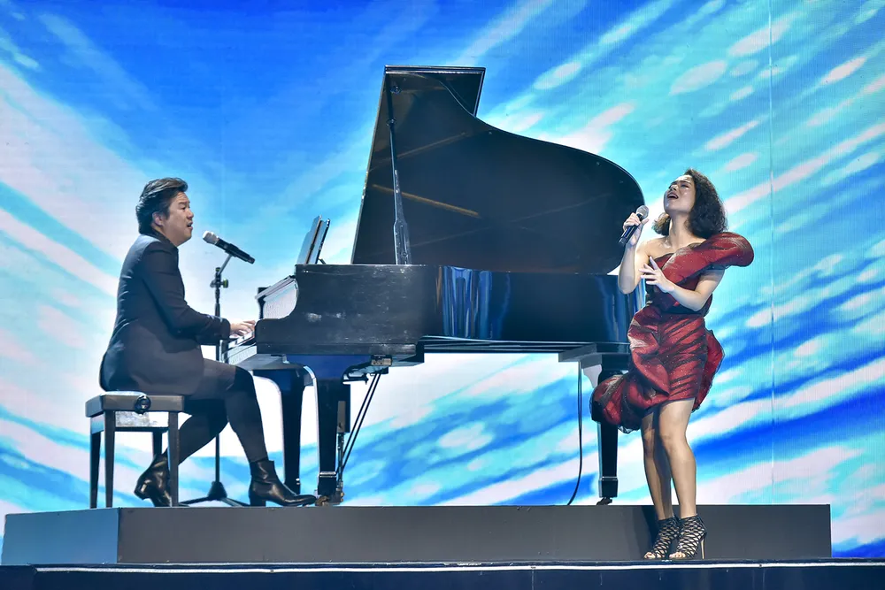 Phố đi bộ Nguyễn Huệ xuất hiện cực “ảo” tại Lễ hội Ánh sáng 2021  ảnh 4