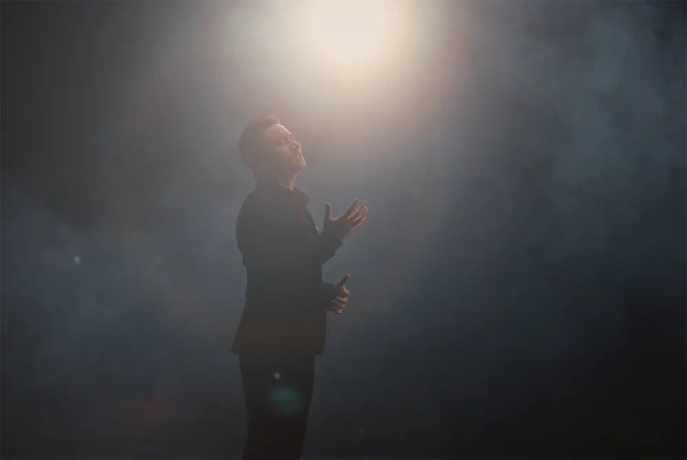 Phan Mạnh Quỳnh lần đầu kết hợp Karik ra mắt MV mới ảnh 1