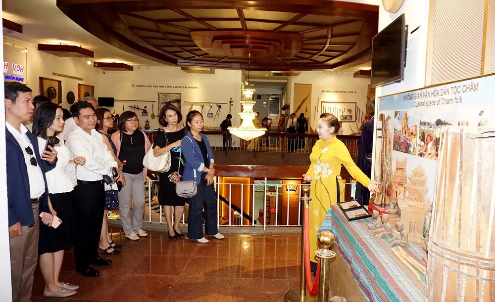 Kể chuyện lịch sử bằng nhạc cụ dân tộc theo phong cách nghệ thuật đương đại ảnh 6