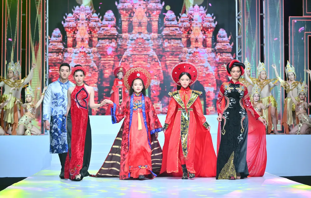 Mang câu chuyện lịch sử tới lễ hội áo dài  ảnh 5