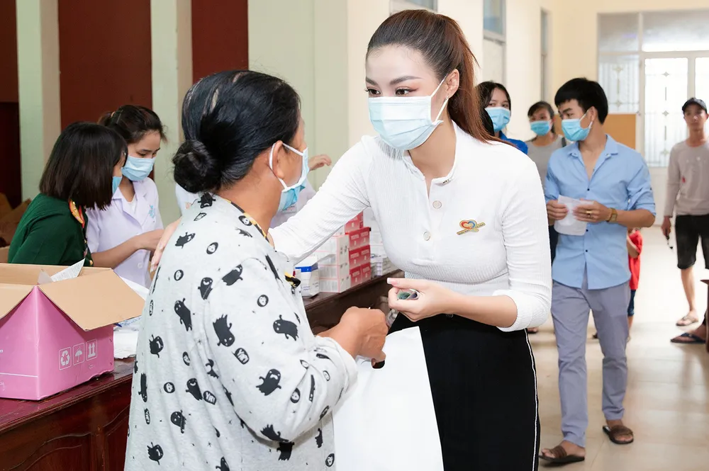 CLB Suối mát từ tâm tổ chức thăm khám bệnh miễn phí cho công nhân ảnh 4