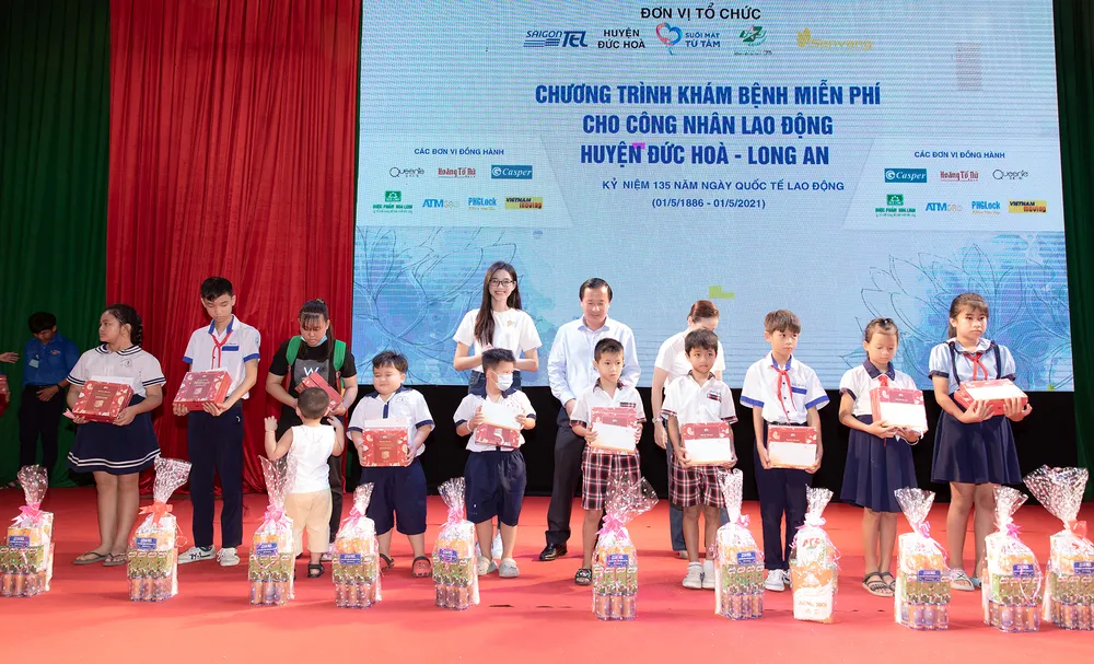 CLB Suối mát từ tâm tổ chức thăm khám bệnh miễn phí cho công nhân ảnh 6