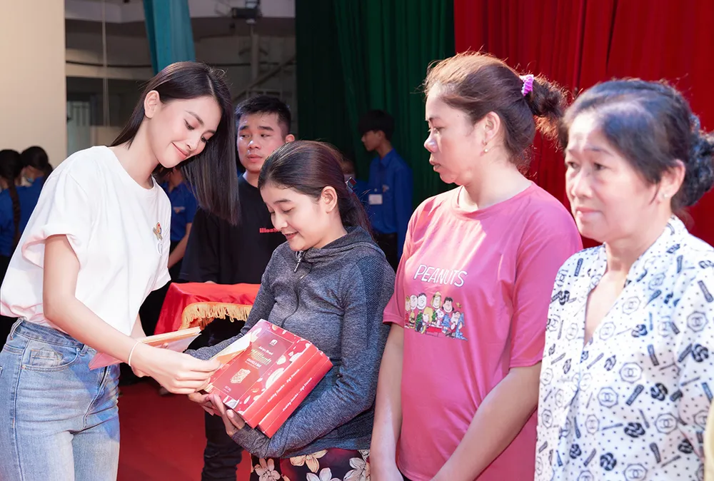 CLB Suối mát từ tâm tổ chức thăm khám bệnh miễn phí cho công nhân ảnh 1