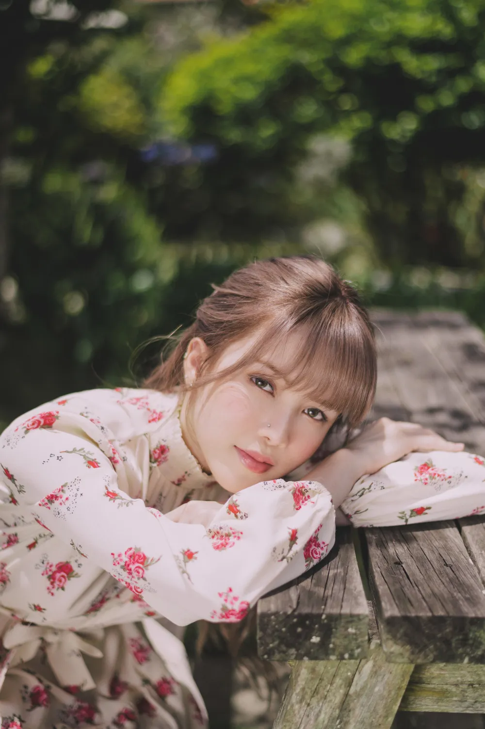 Thiều Bảo Trâm hát nhạc tỏ tình trong MV “Love Rosie” ảnh 6