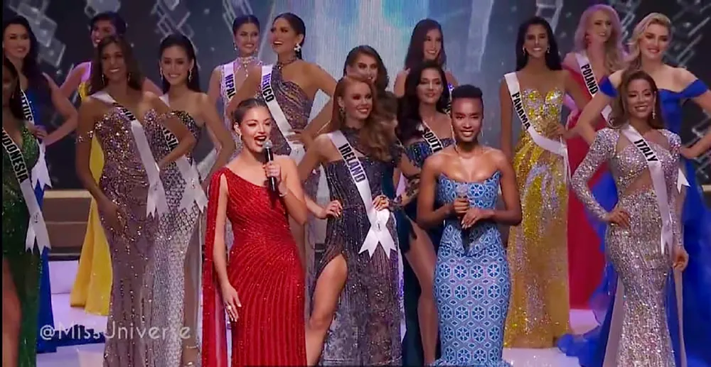 Cận cảnh trang phục dạ hội của Hoa hậu Khánh Vân tại bán kết Miss Universe ảnh 2