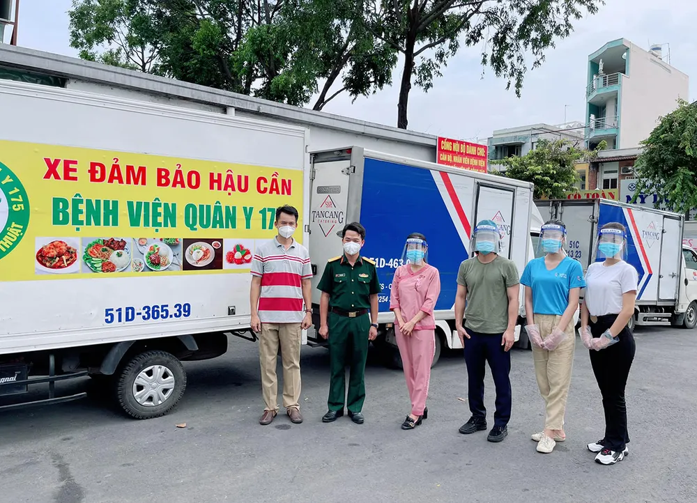 Hoa Hậu Hà Kiều Anh, Đỗ Hà, Lương Thuỳ Linh “tiếp lửa” cùng người dân TPHCM chống dịch ảnh 4