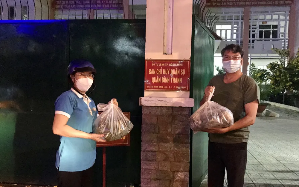 TPHCM tiếp nhận 5 tấn lương thực, thực phẩm từ người dân Huế ảnh 2