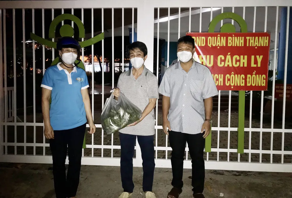 TPHCM tiếp nhận 5 tấn lương thực, thực phẩm từ người dân Huế ảnh 1