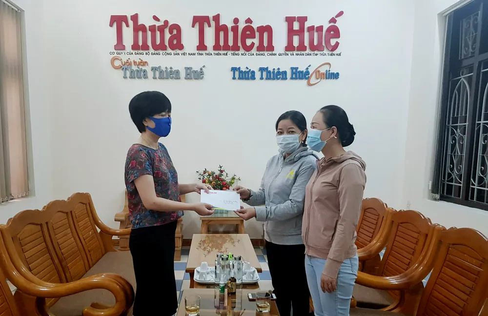 TPHCM tiếp nhận 5 tấn lương thực, thực phẩm từ người dân Huế ảnh 17