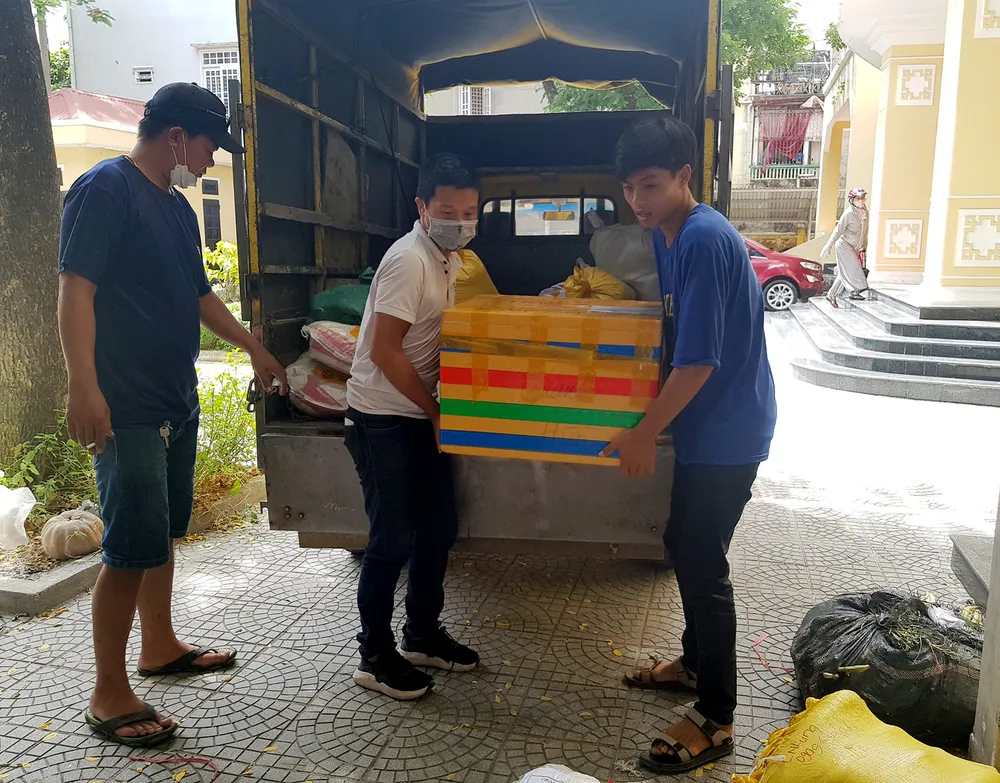 TPHCM tiếp nhận 5 tấn lương thực, thực phẩm từ người dân Huế ảnh 5