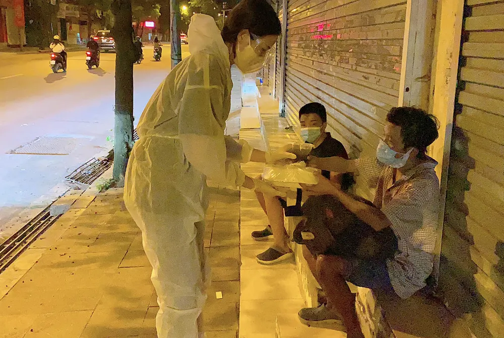 Đỗ Mỹ Linh, Lương Thùy Linh, Đỗ Hà tham gia chiến dịch “Triệu bữa cơm - Hà Nội nghĩa tình” ảnh 4