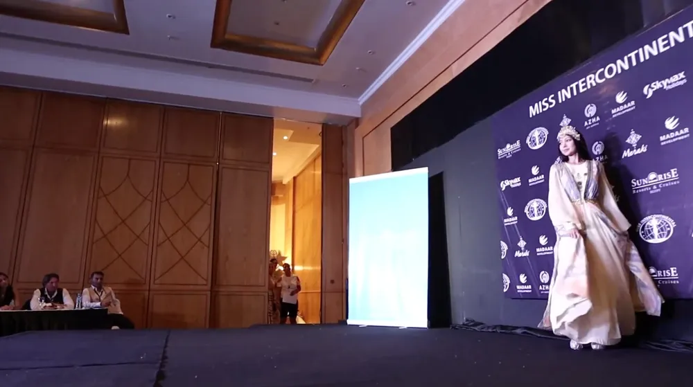 Đại diện Ái Nhi mang quốc phục áo dài của NTK Minh Châu đến Miss Intercontinental 2021 ảnh 2