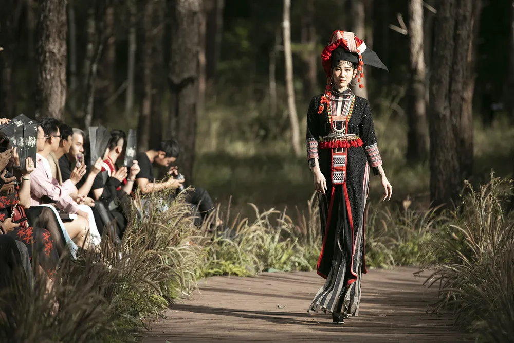 Thổ cẩm Việt vào show thời trang tại Triển lãm Thế giới EXPO 2020 ảnh 2