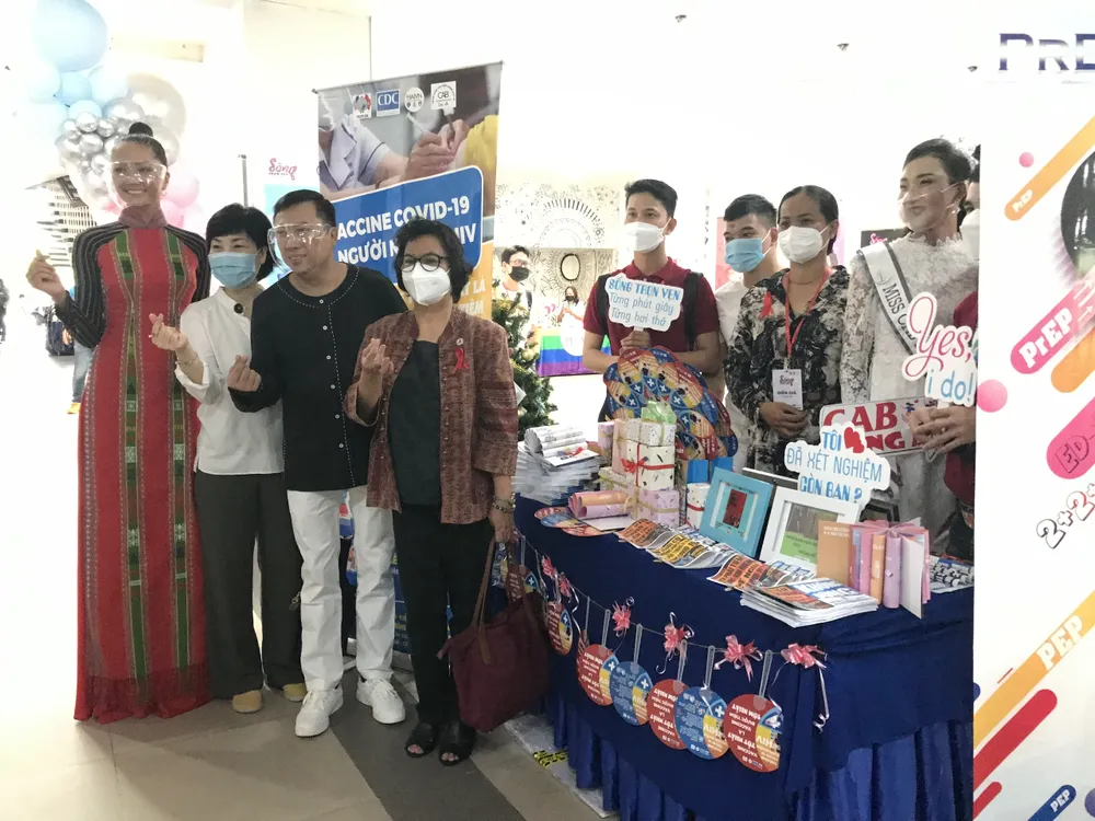 H'Hen Niê đồng hành người sống chung với HIV cùng ngày hội "Sống trọn vẹn" ảnh 2