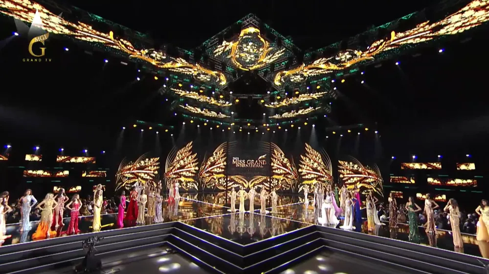 Người đẹp Nguyễn Thúc Thùy Tiên đăng quang Hoa ​hậu Hoà bình Quốc tế 2021 ảnh 2