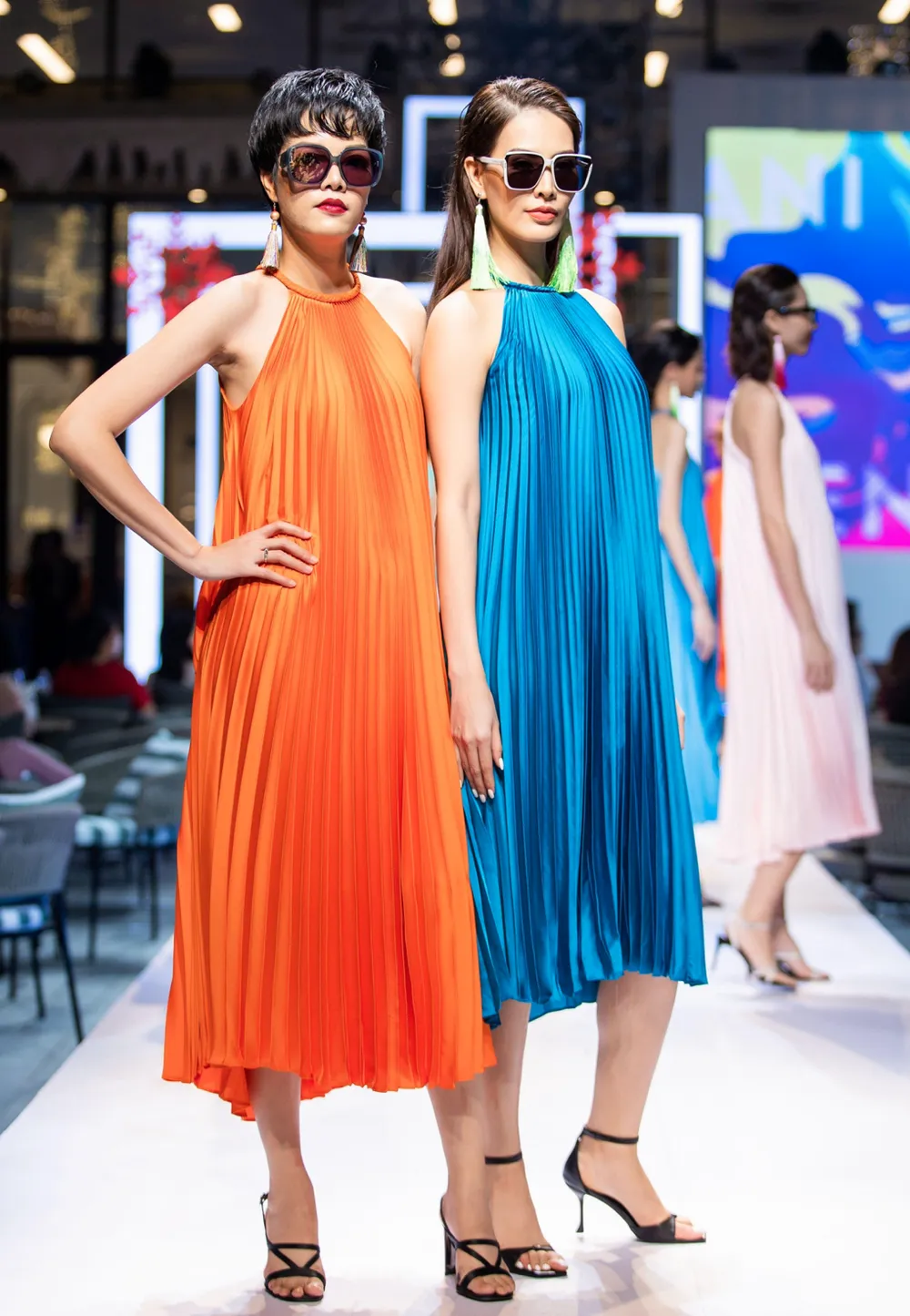 Ấn tượng các thiết kế tại Lễ hội Thời trang Quốc tế Việt Nam 2021 ảnh 12