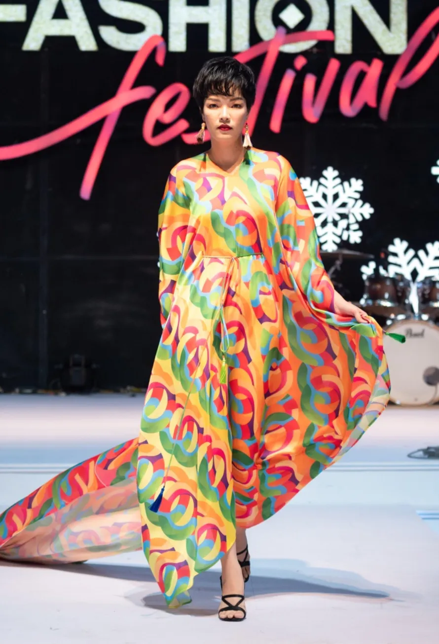 Ấn tượng các thiết kế tại Lễ hội Thời trang Quốc tế Việt Nam 2021 ảnh 10
